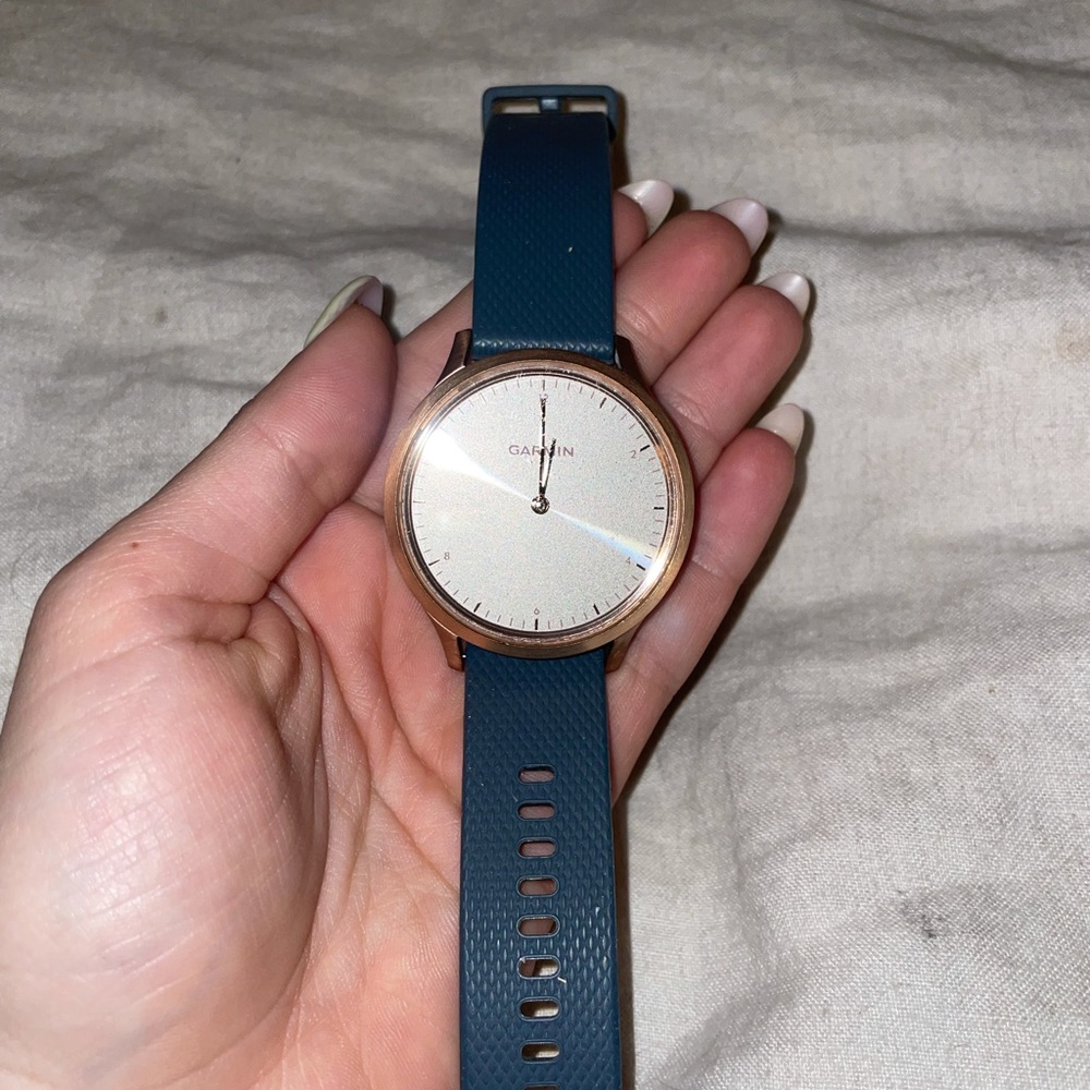 Garmin vivomove HR women’s watch